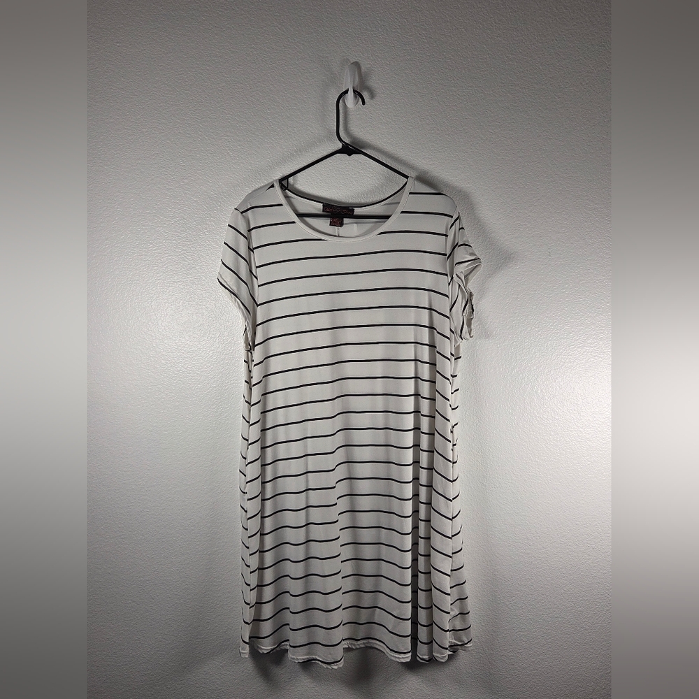 Coco And Shay Black & White Size 2X Elegant Striped Short Sleeve Women's Dress